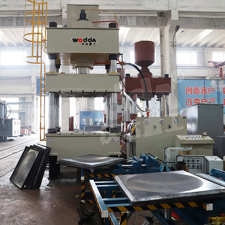 500噸不(bú)鏽鋼水(shui)箱拉伸(shēn)液壓機(jī) 500噸不鏽(xiu)鋼水箱(xiāng)拉伸液(yè)壓機