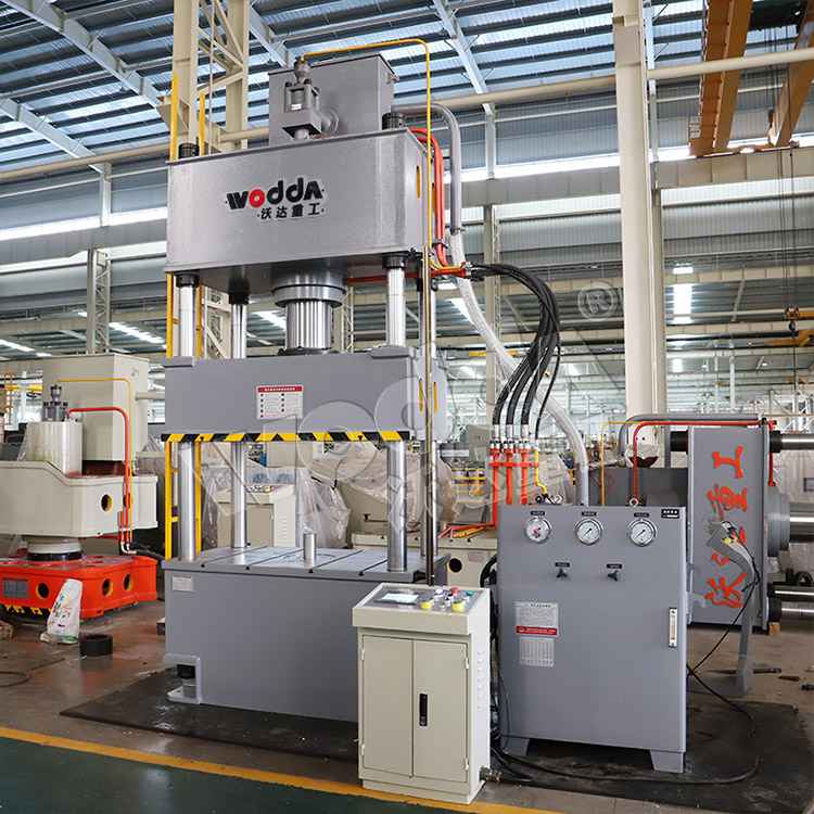 200噸下頂缸(gang)式拉伸液壓機 200噸(dūn)下頂缸式拉伸液(yè)壓機