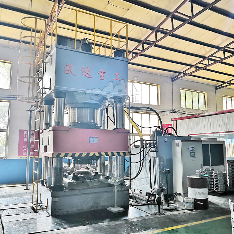 2000噸四(si)柱液壓機 2000噸(dun)四柱液壓機(jī)