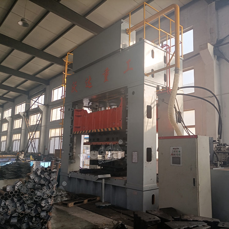 1000噸框架式(shi)液壓機 1000噸框架式(shì)液壓機