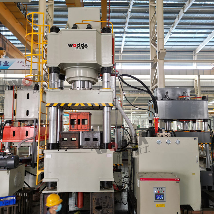 1000噸壓力機車間實(shi)物