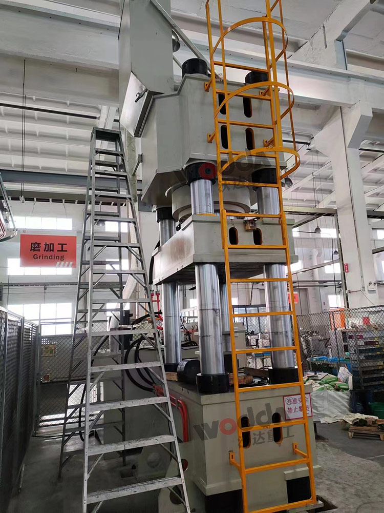 1000噸粉末成(cheng)型液壓機