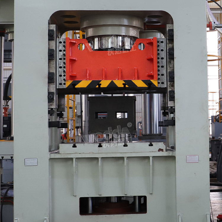 630T框架(jia)式液壓機機身(shen)(液壓墊) 630T框架式(shì)液壓機機身(液(yè)壓墊)