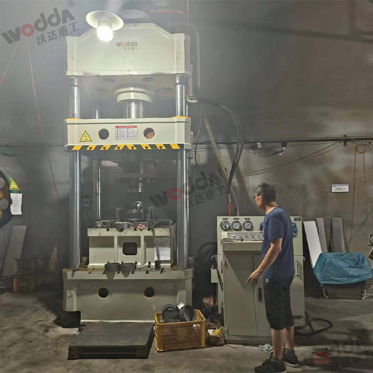 315噸上置液壓(yā)墊拉伸液壓機 315噸(dun)上置液壓墊拉伸(shēn)液壓機