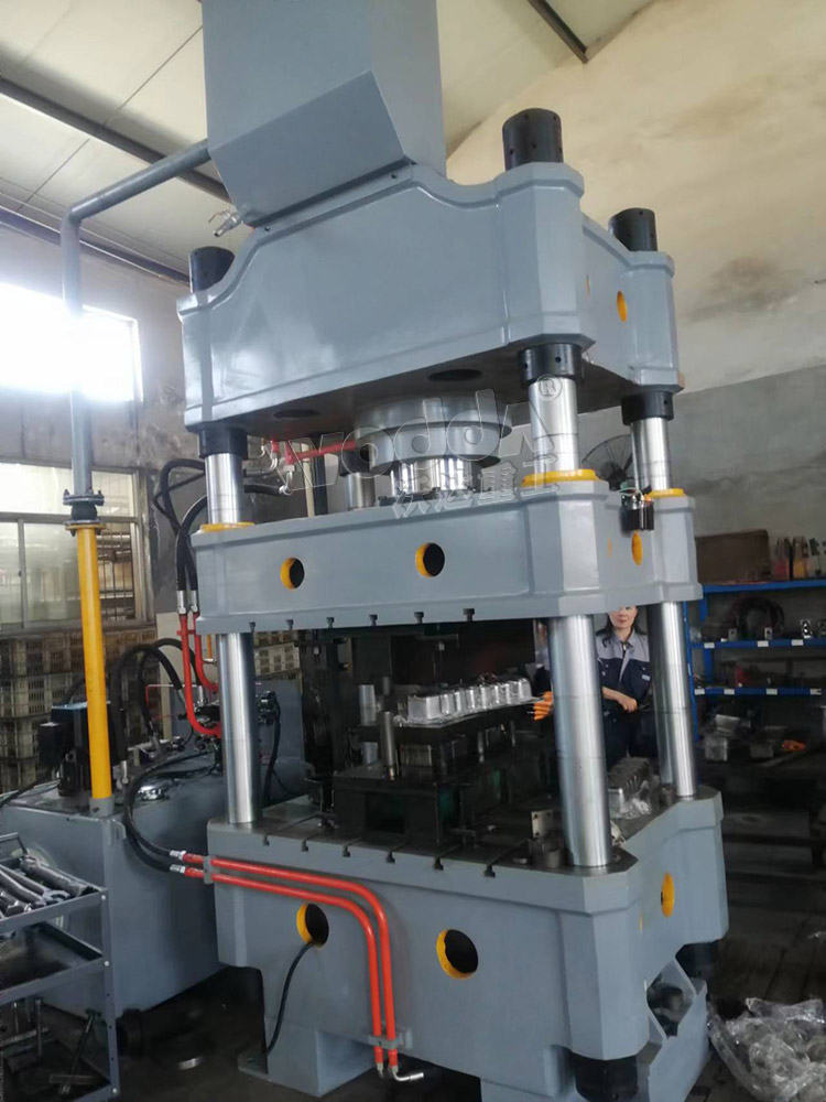 315噸四柱液壓(ya)機拉伸柴油(yóu)機護蓋 315噸四(sì)柱液壓機拉(la)伸柴油機護(hù)蓋