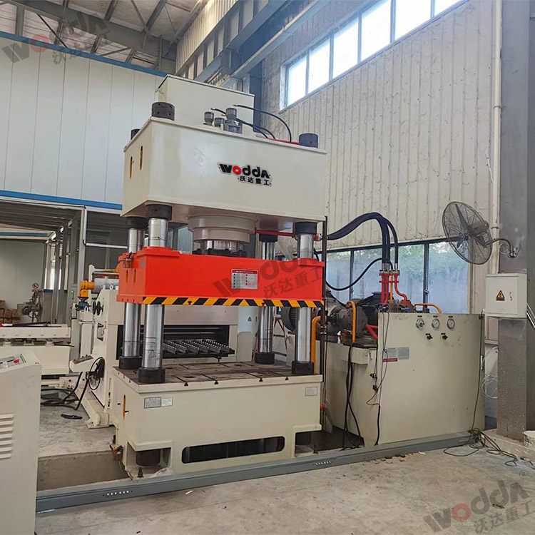 500噸液(ye)壓墊拉伸液壓(ya)機客戶現場 500噸(dun)液壓墊拉伸液(ye)壓機客戶現場(chang)