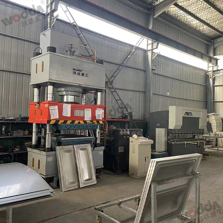 400噸不鏽鋼水(shuǐ)箱闆拉伸液壓(yā)機 400噸不鏽鋼水(shuǐ)箱闆拉伸液壓(yā)機