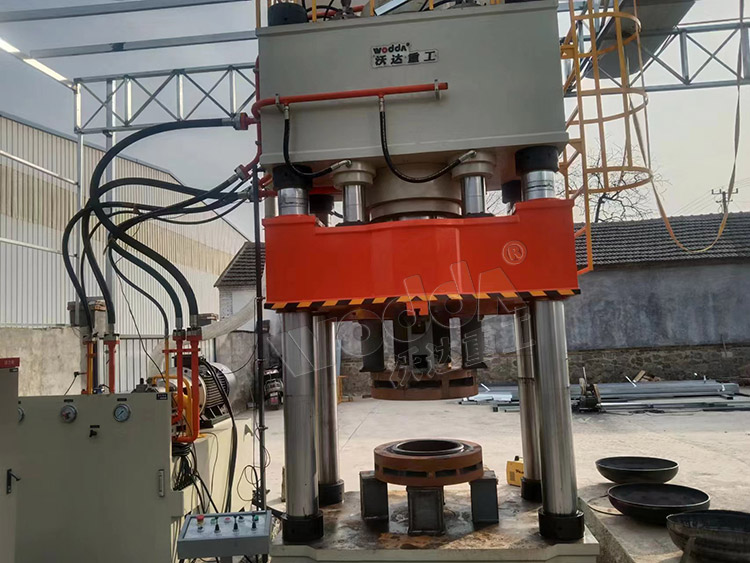 800噸封頭(tou)沖壓機(jī)