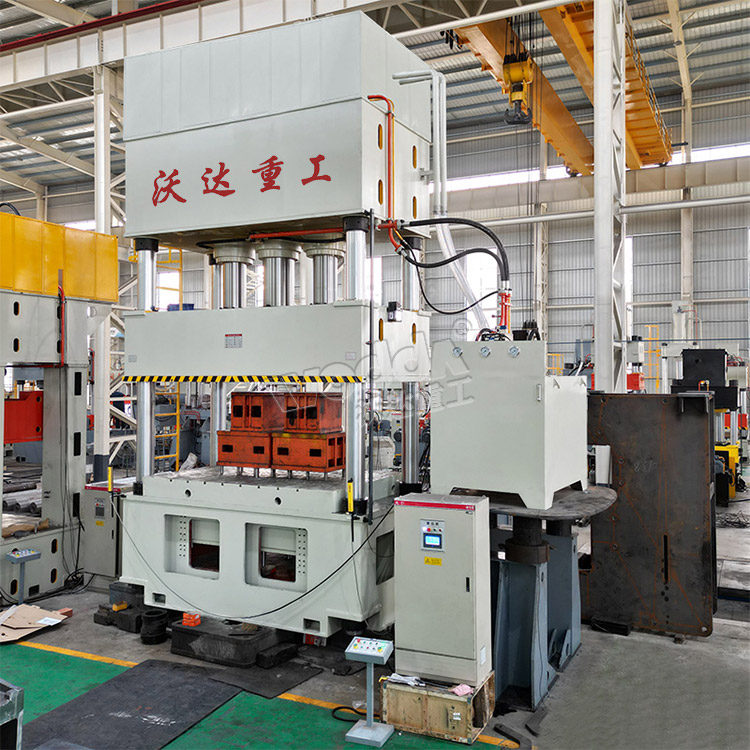 1000噸四柱液(ye)壓機帶液壓(ya)墊