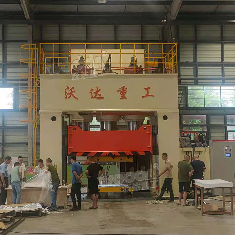 2000噸(dun)框架式液壓機 2000噸(dun)框架式液壓機