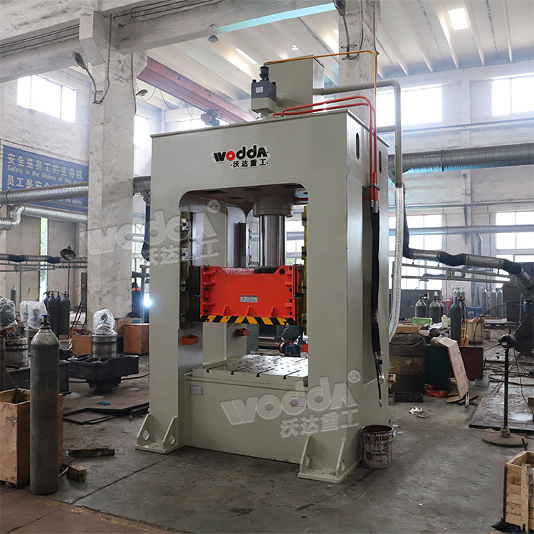 200噸框(kuang)架式薄(báo)闆拉伸(shen)機 200噸框(kuàng)架式薄(báo)闆拉伸(shēn)機