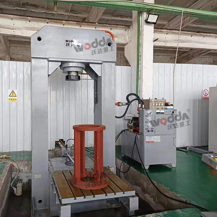 315T龍(long)門液壓機 315T龍門(men)液壓機