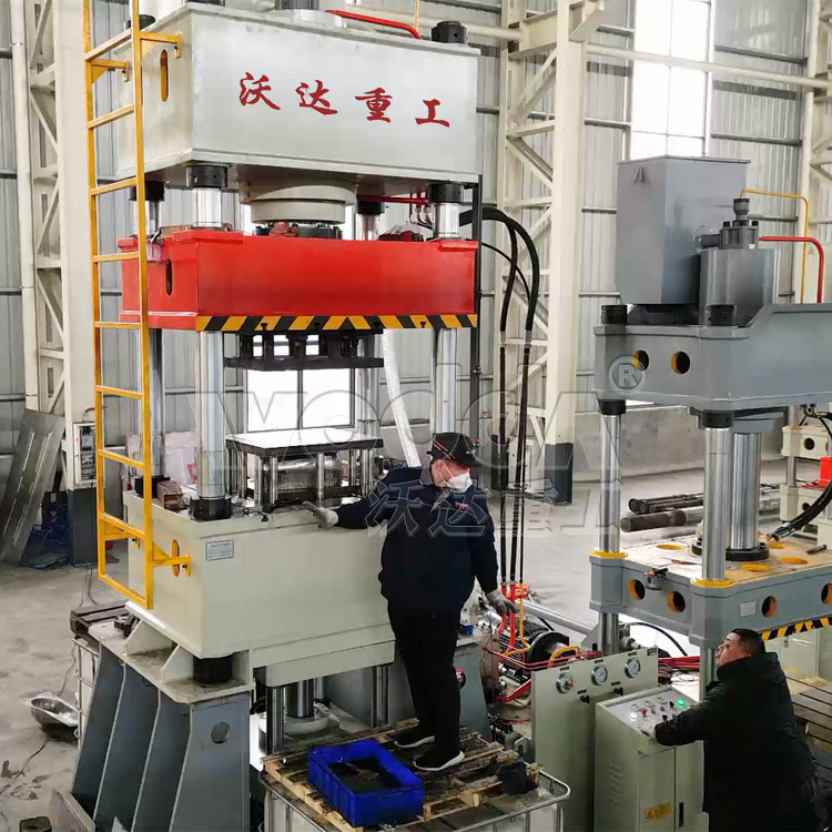 315噸不(bu)鏽鋼蹲便器(qì)拉伸機 315噸不(bu)鏽鋼蹲便器(qi)拉伸機