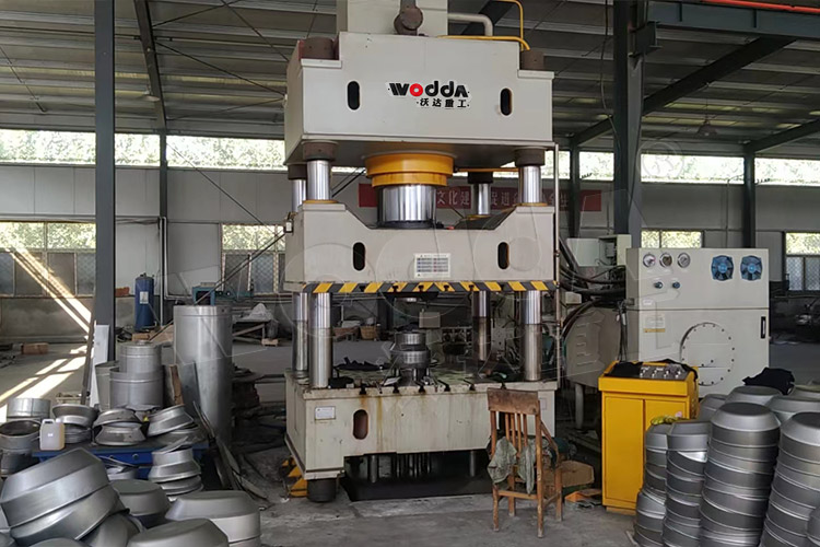 500噸(dūn)封頭拉伸機(ji) 500噸封頭拉伸(shēn)機