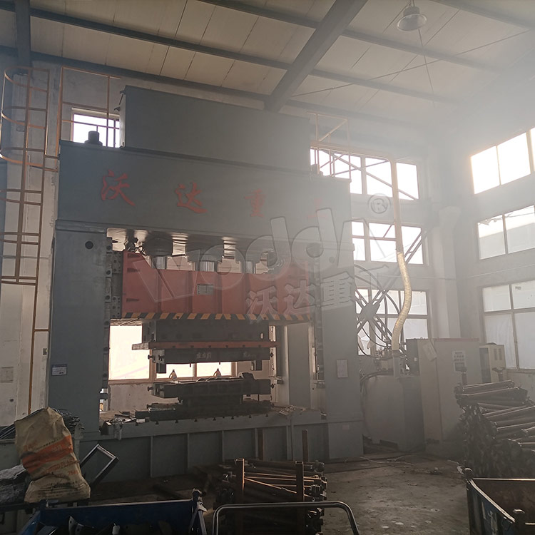 1000噸汽車配(pèi)件拉伸液壓(yā)機(框架式) 1000噸(dun)汽車配件拉(lā)伸液壓機(框(kuàng)架式)