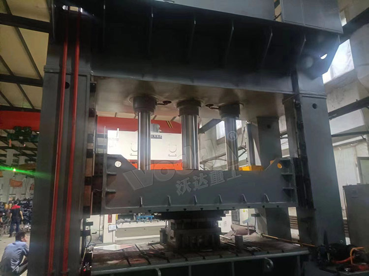 630噸帶液(yè)壓墊框架式液(ye)壓機 630噸帶液壓(yā)墊框架式液壓(ya)機