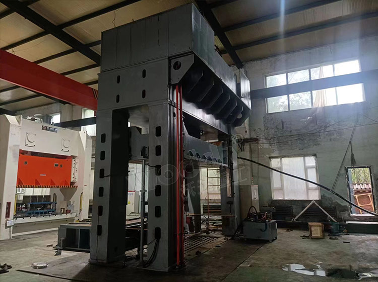 630噸框架式拉(lā)伸液壓機 630噸框(kuang)架式拉伸液壓(yā)機