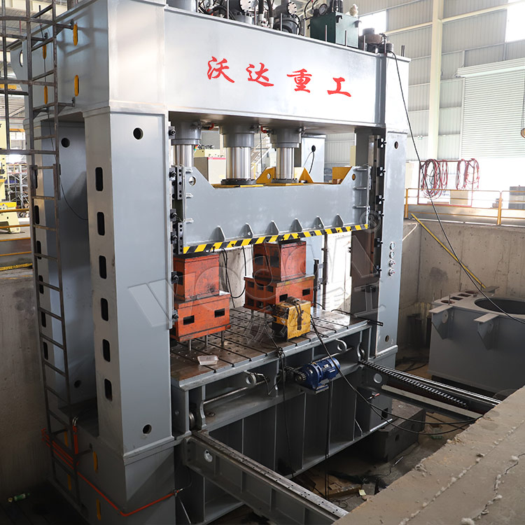 630噸(dūn)框架式液壓(ya)機車間實拍(pāi)圖