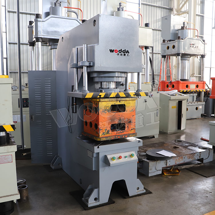 20噸(dun)單臂液壓機(jī)車間現貨 20噸(dūn)單臂液壓機(ji)車間現貨