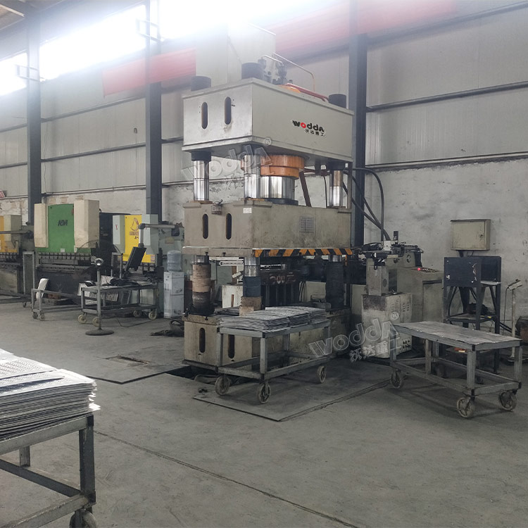 不鏽鋼地溝蓋(gai)闆拉伸液壓機(jī) 不鏽鋼地溝蓋(gai)闆拉伸液壓機(ji)