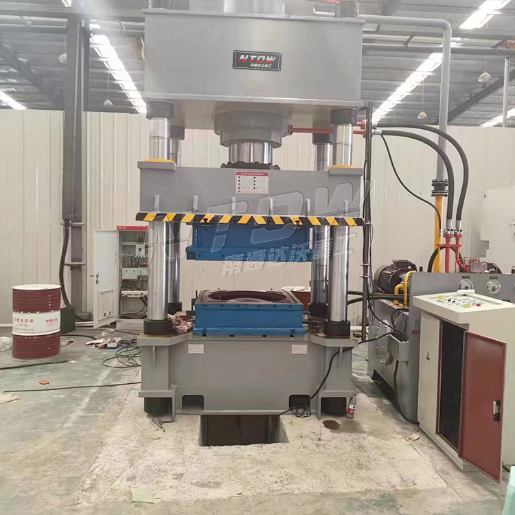 400噸(dun)不鏽鋼(gang)水箱拉(lā)伸液壓(ya)機 400噸不(bú)鏽鋼水(shui)箱拉伸(shen)液壓機(ji)