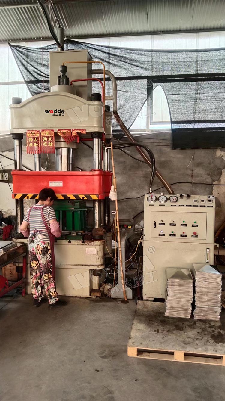 下頂缸式(shi)200噸拉伸機 下頂缸(gāng)式200噸拉伸機