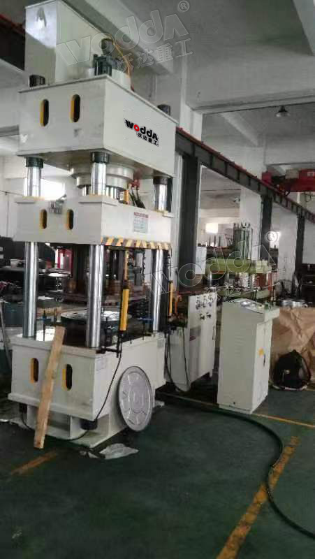 拉伸消(xiao)防水帶纏(chan)繞機側闆(pǎn)壓力機 拉(lā)伸消防水(shui)帶纏繞機(ji)側闆壓力(li)機