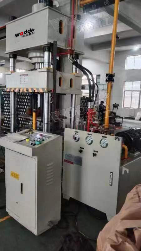 315噸四柱(zhu)拉伸液壓(ya)機 315噸四柱(zhù)拉伸液壓(yā)機