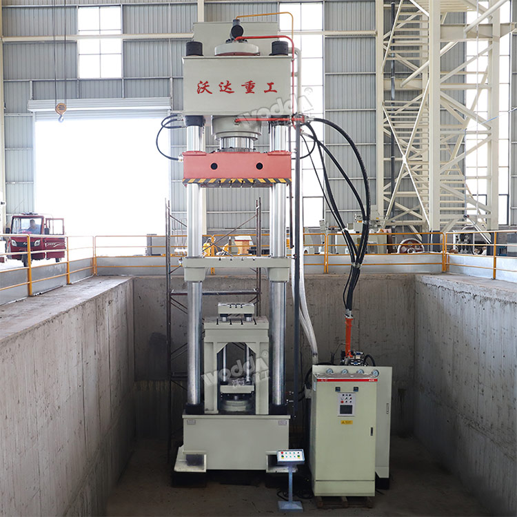 四梁(liáng)四柱液壓(ya)機