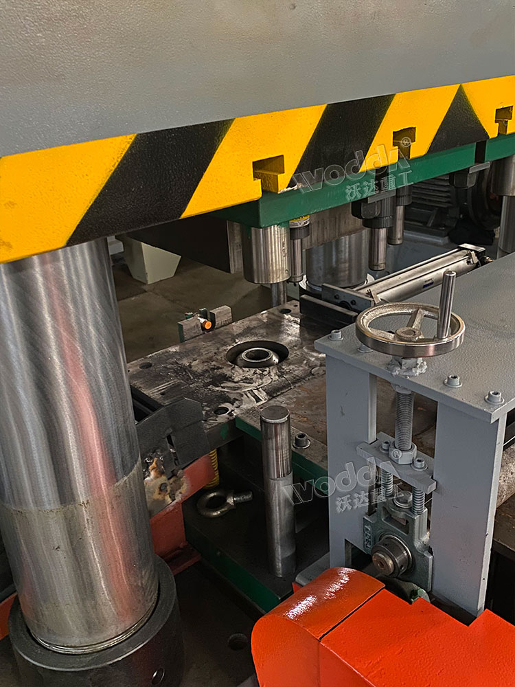 沖壓錨(máo)杆托盤模(mo)具 沖壓錨(mao)杆托盤模(mo)具