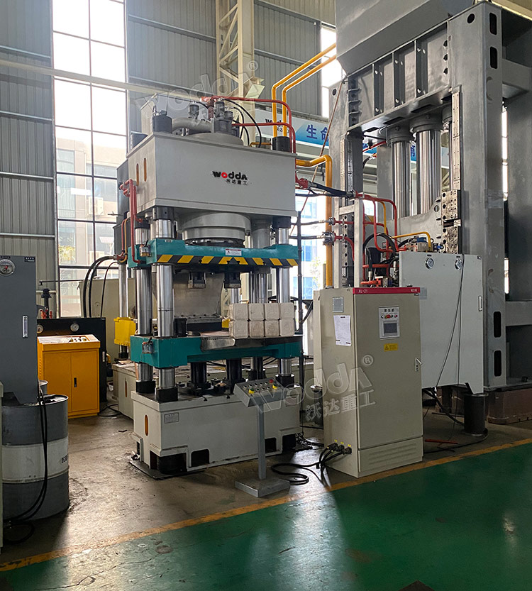 630噸(dūn)牛羊舔磚液(yè)壓機 630噸牛羊(yáng)舔磚液壓機(jī)