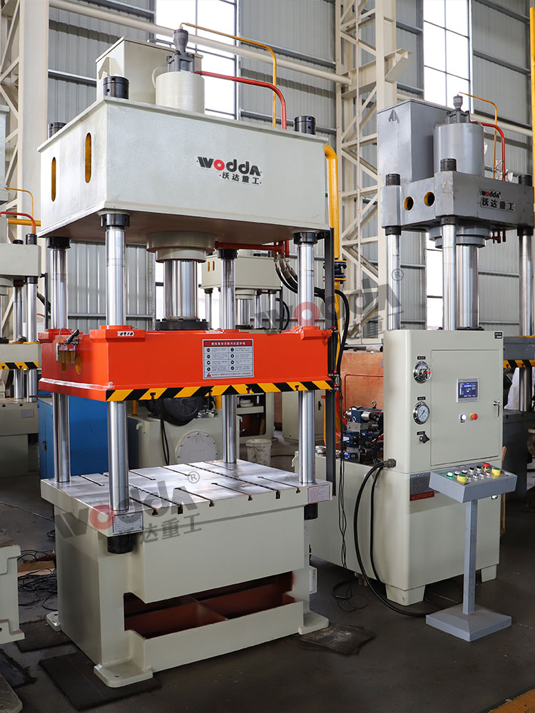 100噸三梁四柱(zhù)液壓機 100噸三梁(liang)四柱液壓機