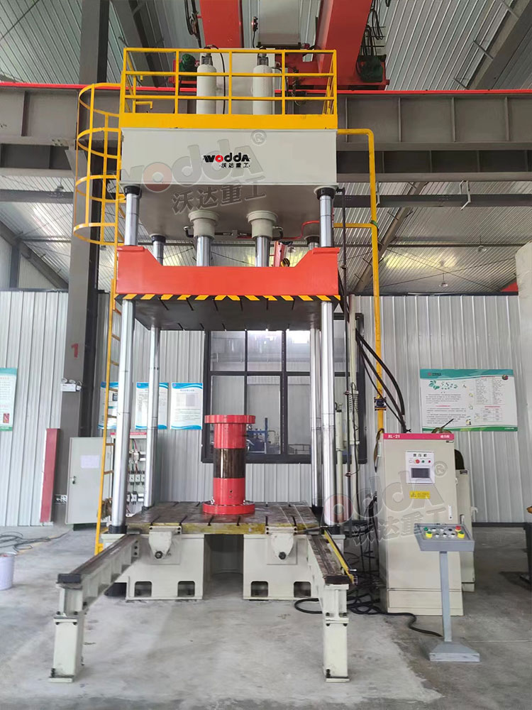 200噸(dun)四柱液(ye)壓機帶(dai)移動工(gong)作台客(ke)戶現場(chǎng) 200噸四柱(zhù)液壓機(jī)帶移動(dòng)工作台(tai)客戶現(xiàn)場