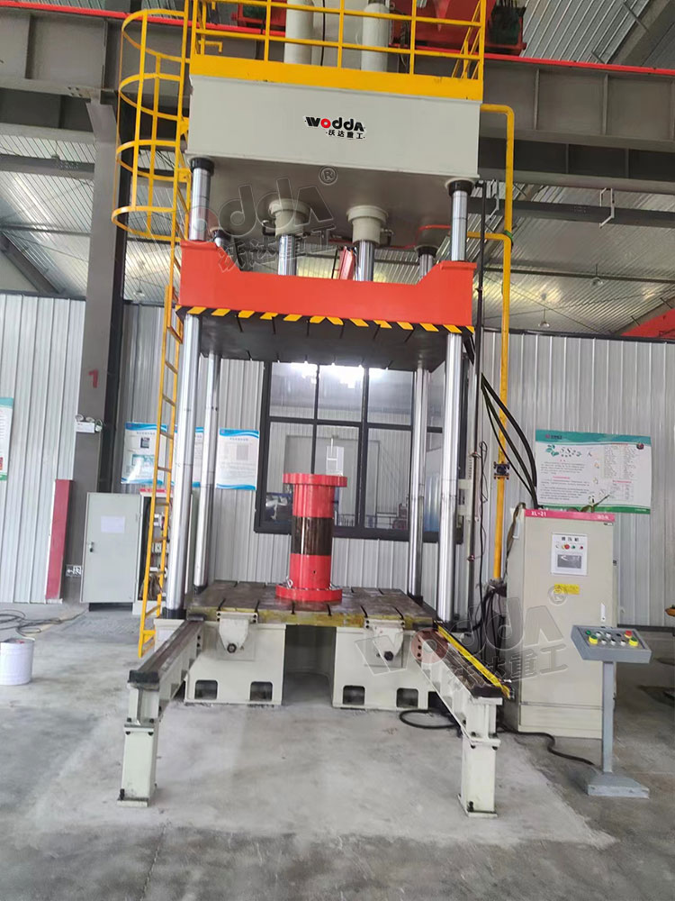 四柱(zhu)式200噸電(dian)機壓裝(zhuāng)液壓機(jī) 四柱式(shì)200噸電機(jī)壓裝液(ye)壓機