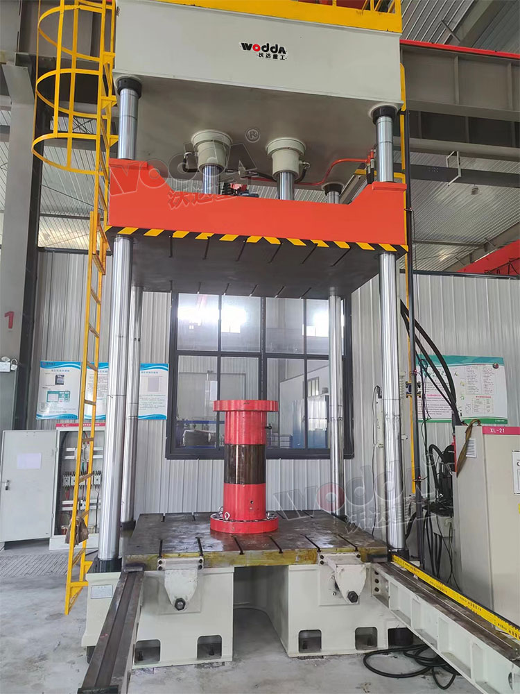 200噸(dun)三梁四(sì)柱液壓(yā)機試機(jī) 200噸三梁(liáng)四柱液(yè)壓機試(shi)機