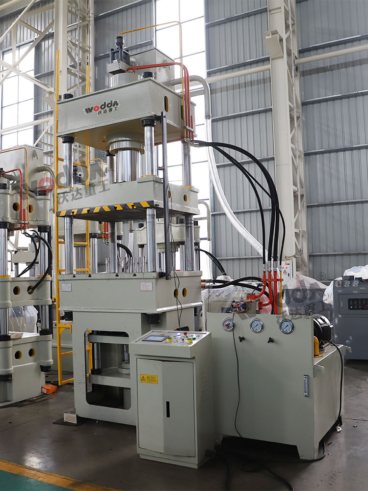 200噸四(si)柱液壓機車間(jiān)展示 200噸四柱液(yè)壓機車間展示(shì)