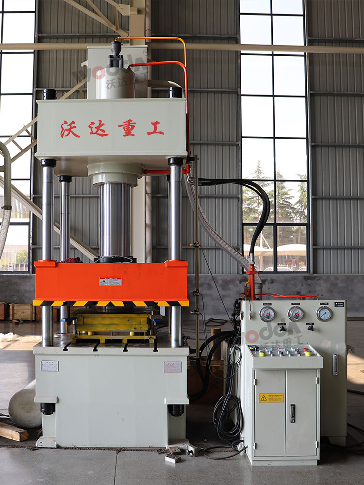 200噸三梁(liang)四柱沖壓(yā)機 200噸三梁(liáng)四柱沖壓(yā)機