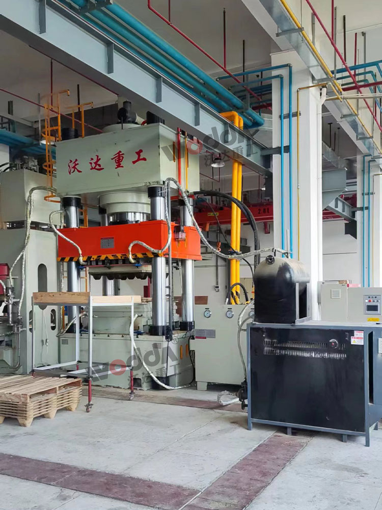 1000噸四(si)柱液壓機 1000噸(dūn)四柱液壓機(ji)