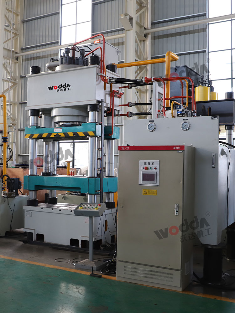 630噸全自(zi)動鹽磚(zhuan)機 630噸全(quán)自動鹽(yan)磚機