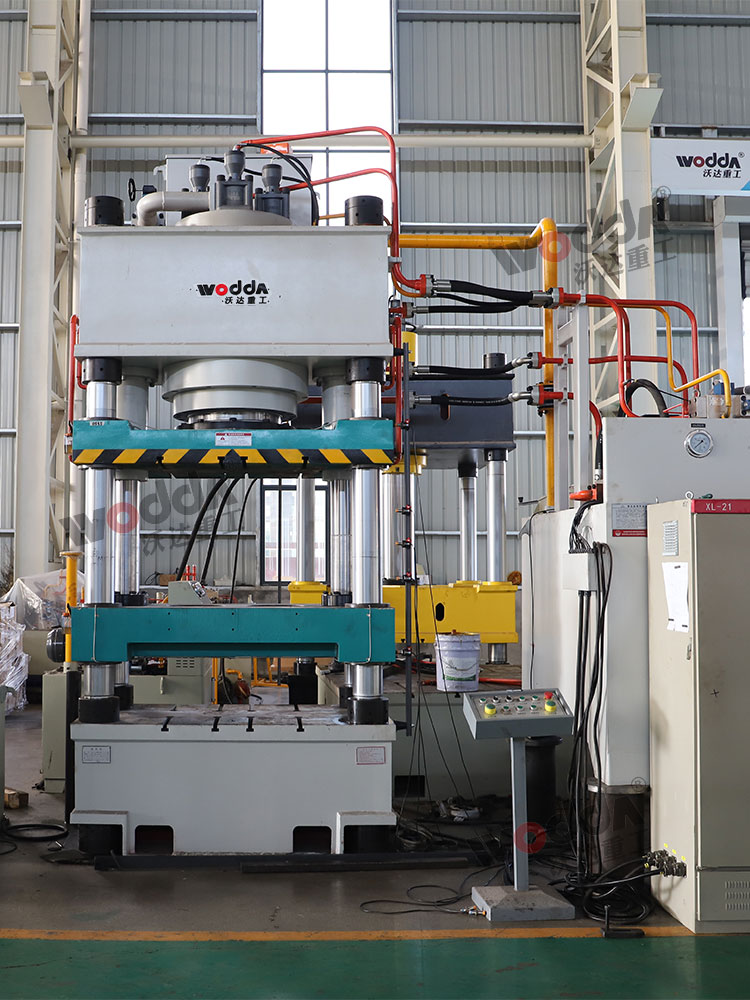 630噸牛羊(yang)舔磚液(yè)壓機車(chē)間試機(ji) 630噸牛羊(yáng)舔磚液(ye)壓機車(chē)間試機(ji)