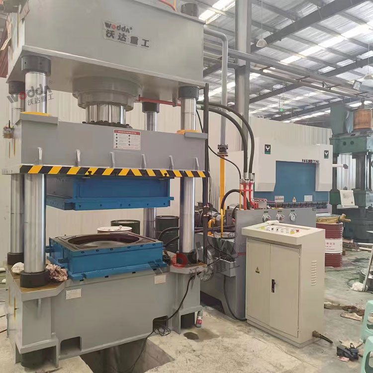 不鏽鋼水(shui)箱闆拉伸(shēn)成型液壓(yā)機試壓 不(bu)鏽鋼水箱(xiang)闆拉伸成(chéng)型液壓機(jī)試壓