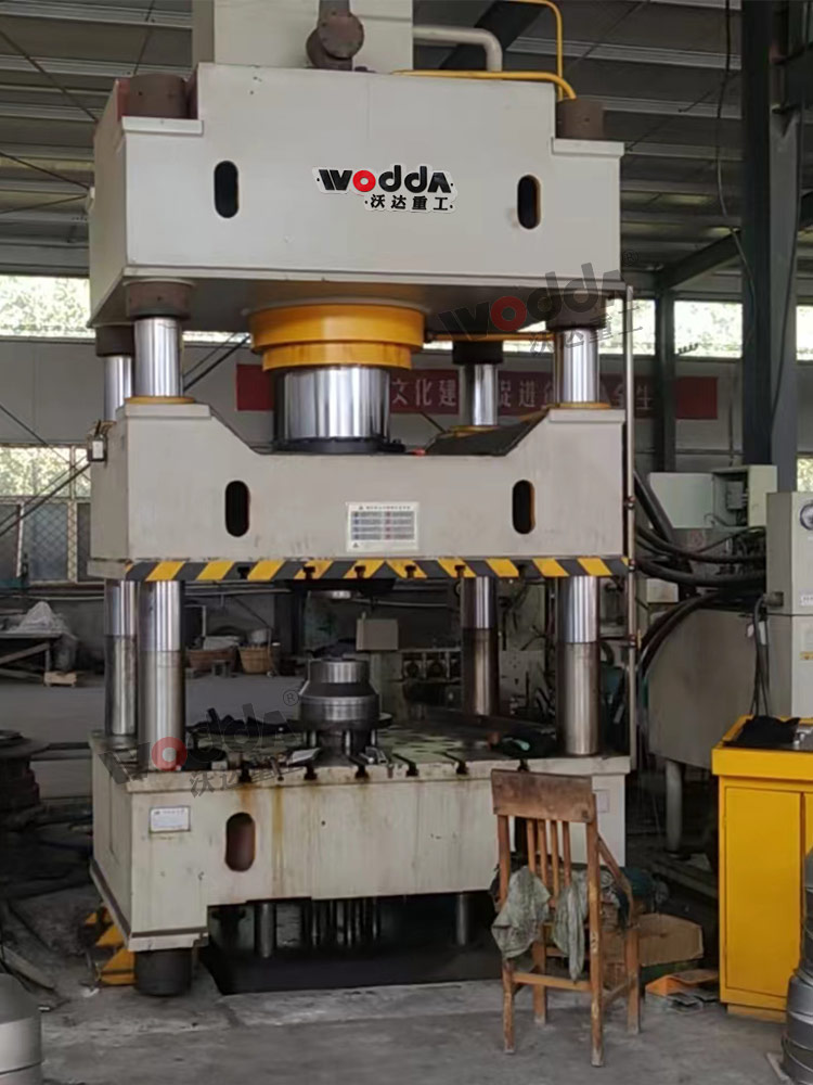 500噸(dūn)不鏽鋼(gang)白酒桶(tǒng)封頭拉(lā)伸機