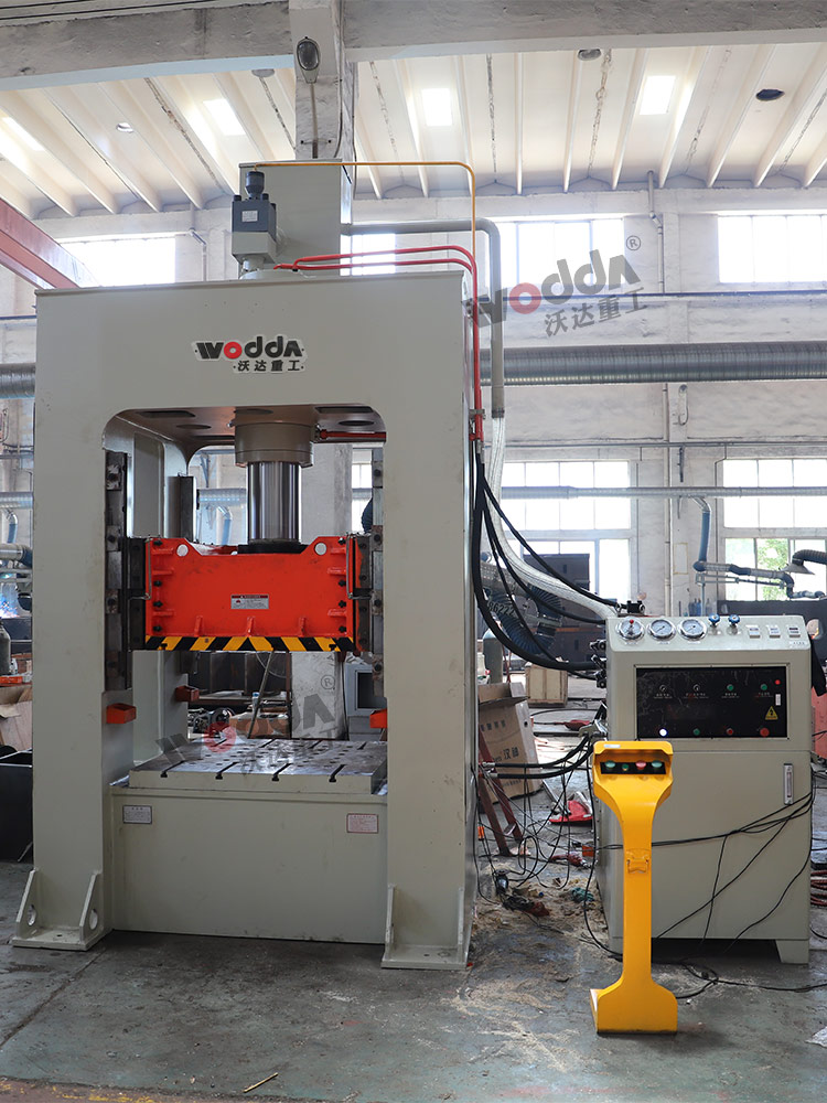 200噸框架式拉(lā)伸液壓機 200噸(dun)框架式拉伸(shen)液壓機