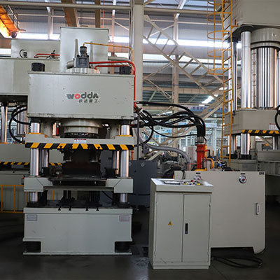 400噸牛羊舔磚液(yè)壓機_400噸鹽磚機