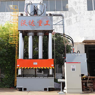 1500噸液壓機(ji)_1500噸三梁四柱液壓(yā)機