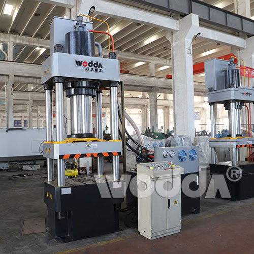 315噸三梁(liáng)四柱液壓機(四柱(zhu)油壓機)