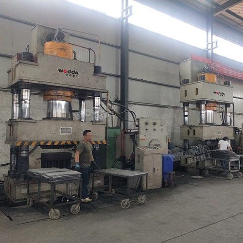 不鏽鋼地(di)溝蓋闆成型液壓(ya)機