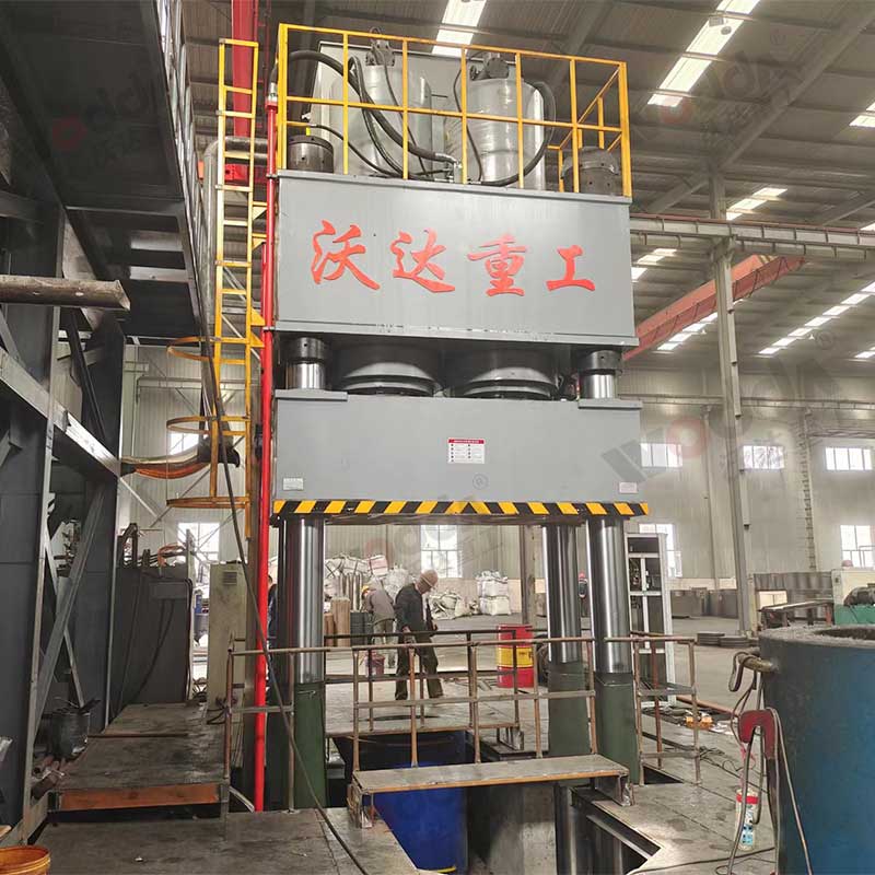 石墨(mo)坩埚成(cheng)型設備(bei) 石墨坩(gān)埚成型(xing)設備