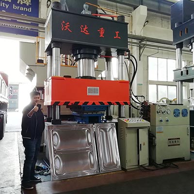 不鏽鋼水箱(xiāng)闆拉伸液壓(yā)機_400噸拉伸機(ji)