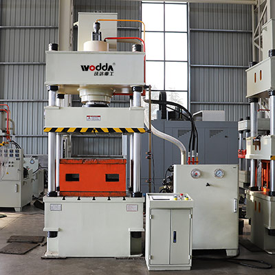 200噸拉伸(shēn)液壓機(ji)